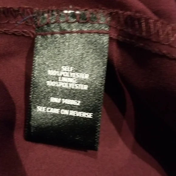 Torid Burgundy adjustable strap zippered front elastic back flowy top sz 2=2X - Picture 6 of 8